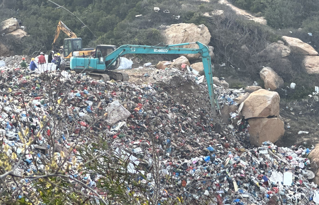 垃圾围困福建浯屿岛：清理转运正进行多年顽疾待解(图4)
